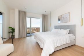 4bdr Modern and Stylish Apartment near Kadriorg with Free Parking, Tallinn